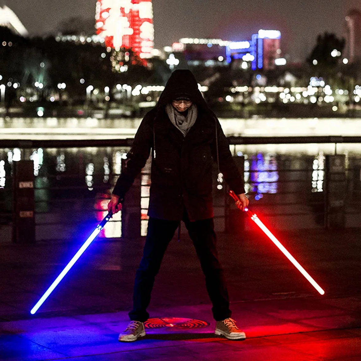 Miecz świetlny pojedynków dla dorosłych, zmienny miecz świetlny w 11 kolorach RGB z metalowym uchwytem dla dzieci i dorosłych, rekwizyty sceniczne Cosplay, ładowanie USB,Red