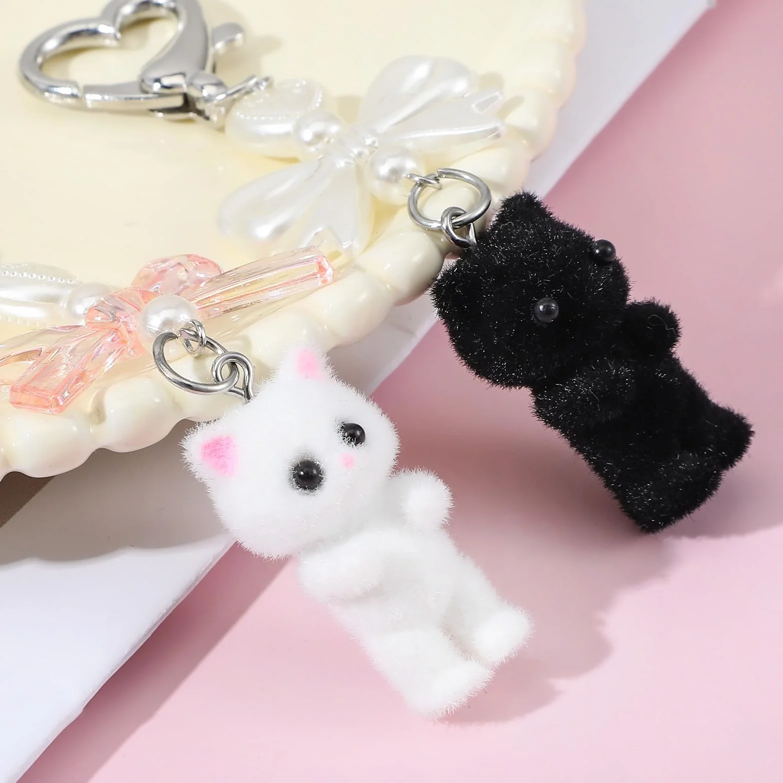 Mabor Uroczy kot brelok, puszysty kotek dekoracja prezenty miłośnicy kotów Y2K serce kokarda wisiorek kobiety dziewczyny kawaii torba charm akcesoria