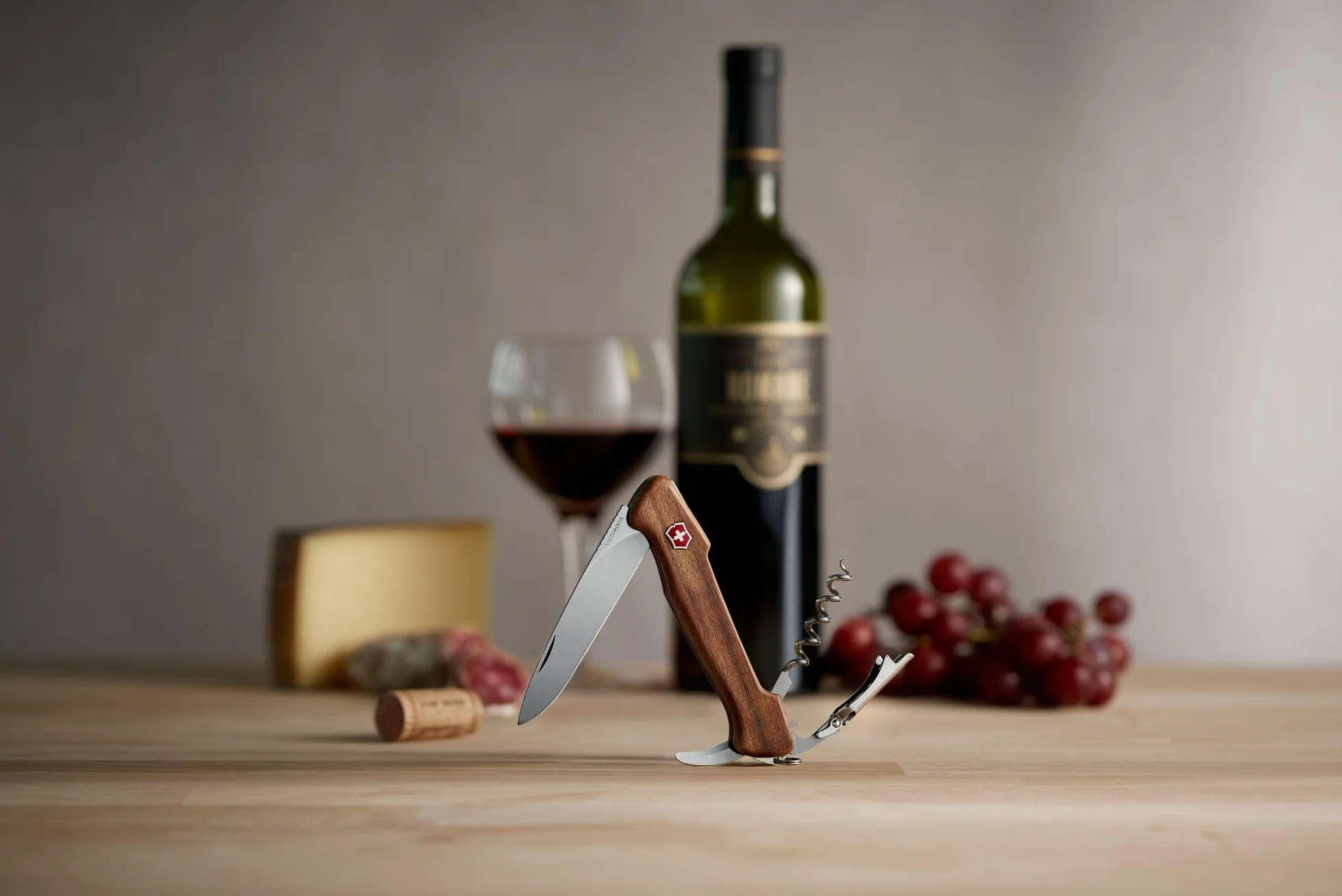 Victorinox Wine Master Taschenmesser 6 Funktionen Feststellklinge Nussbaumholz