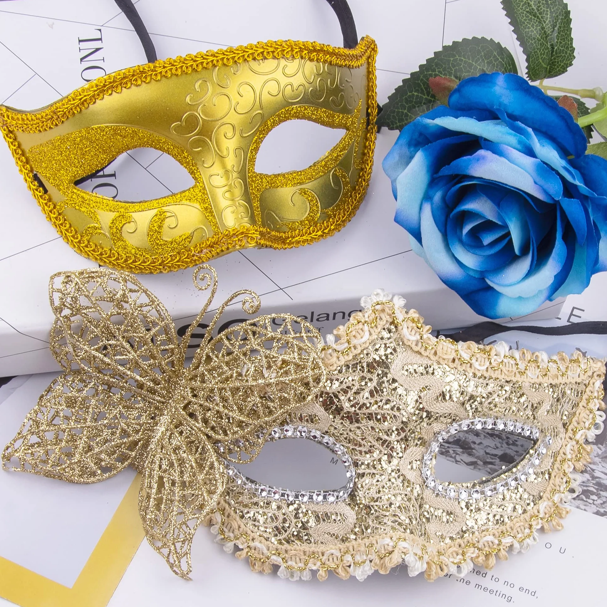 SIQUK Para maskaradowych masek z koronki, wenecka maska na imprezę, plastikowa maska do kostiumu na Halloween, maska z kryształem górskim, Mardi Gras, dla par, kobiet i mężczyzn, złote