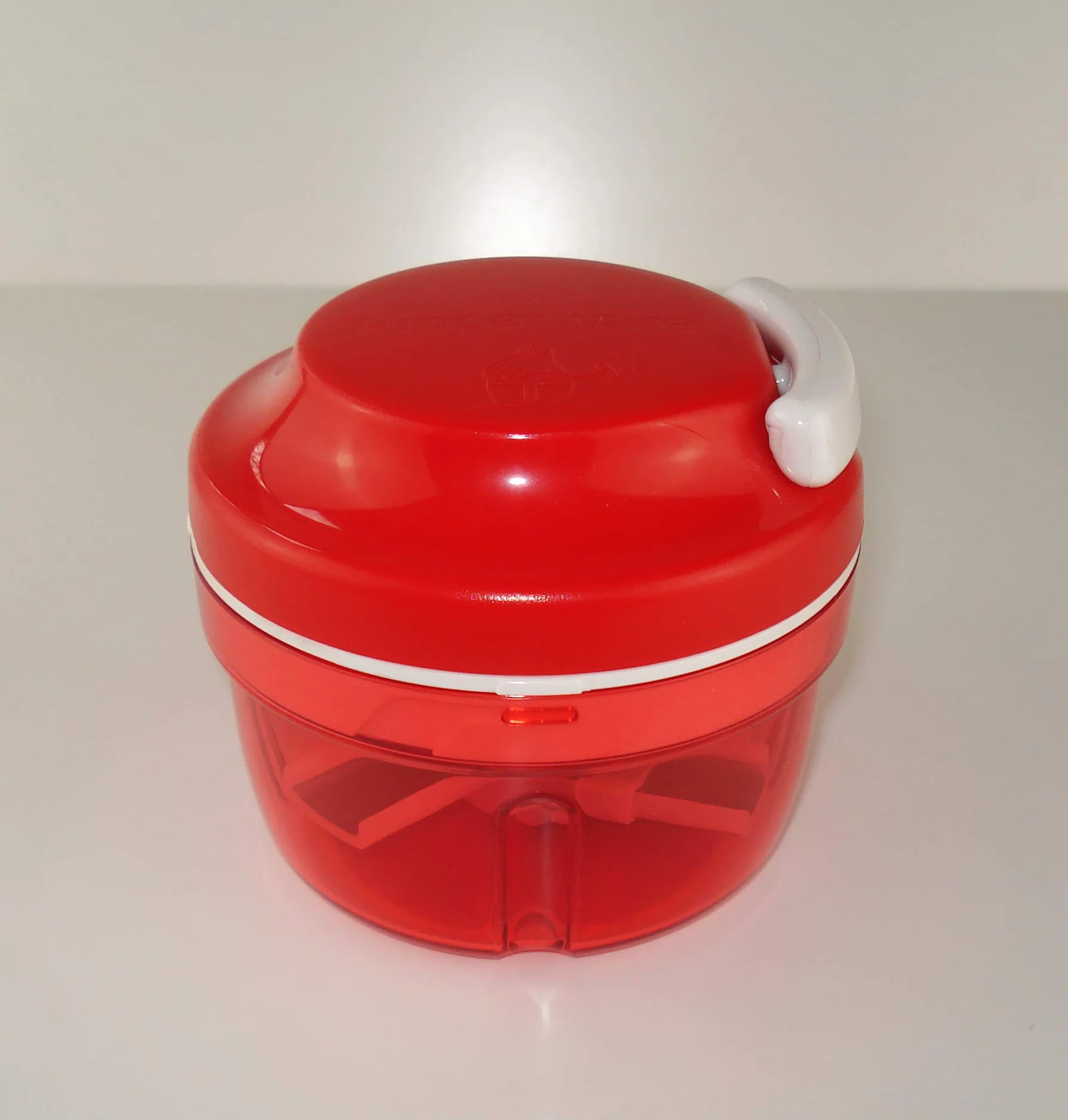 Turbo-Chef od Tupperware - Chef Speedy Boy - Obcinacz do cebuli - Czerwony - Numer referencyjny: 10124