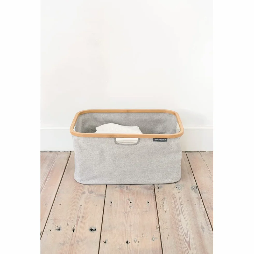 Brabantia - Składany kosz na pranie 45L - Wodoodporny kosz na mokre i suche pranie - Kosz do przechowywania ubrań i bielizny - Miękkie uchwyty - Grey/Bamboo
