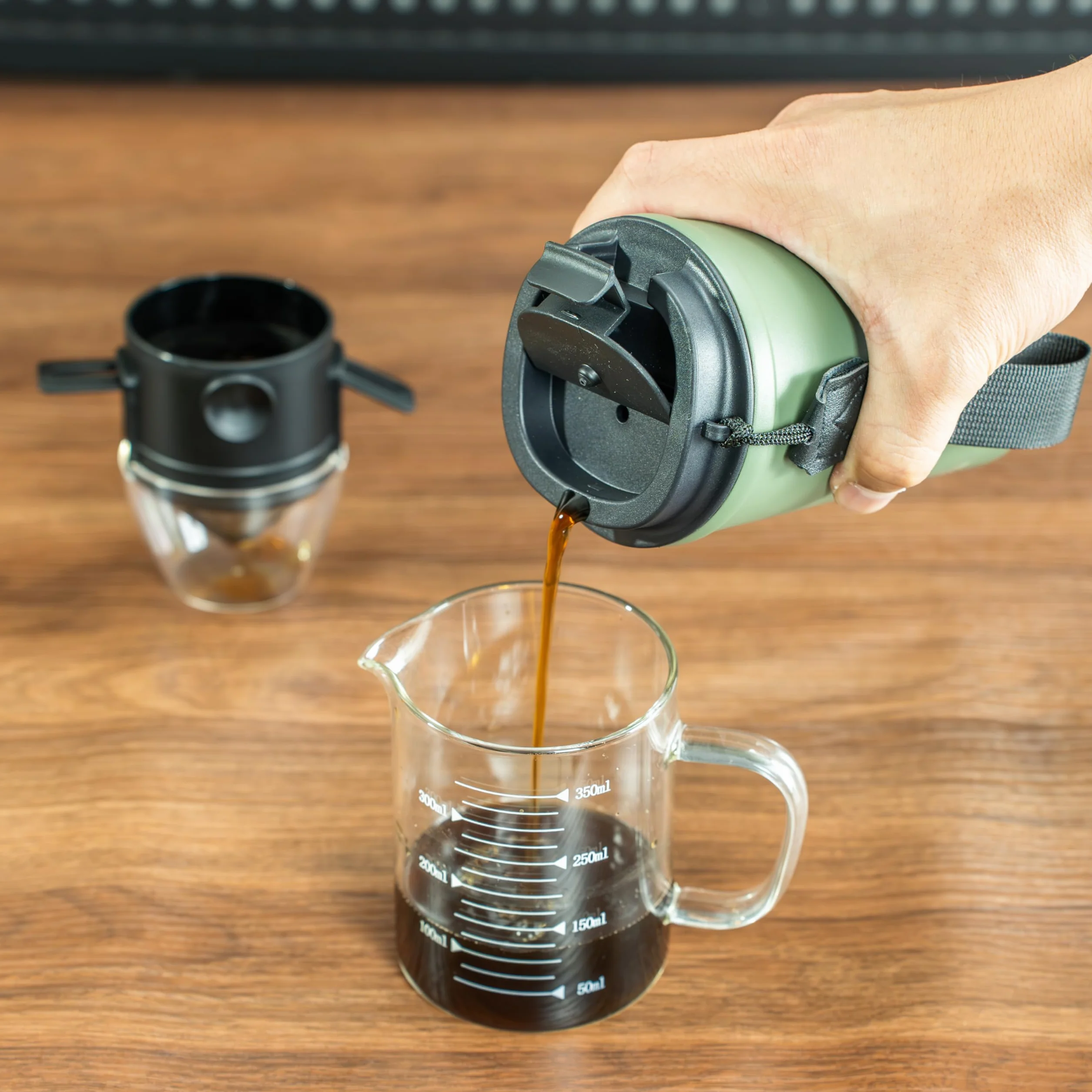 NEOUZA Dripper do parzenia kawy metodą pour over z kubkiem termicznym z izolacją próżniową, wielokrotnego użytku filtr ze stali nierdzewnej, przenośny składany bespapierowy ekspres do kawy na kemping
