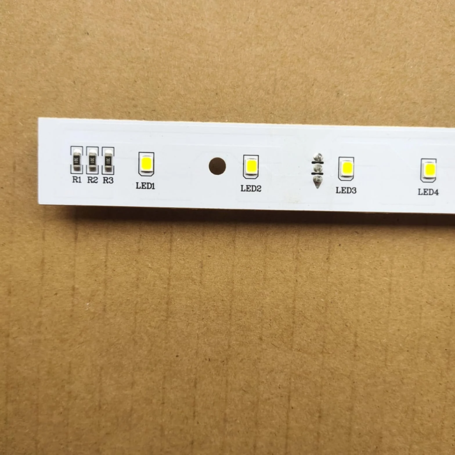 Zapasowa taśma świetlna LED kompatybilna z lodówką Midea listwa świetlna LED BCD-536WKM 17431000000072 502410010020 akcesoria naprawcze