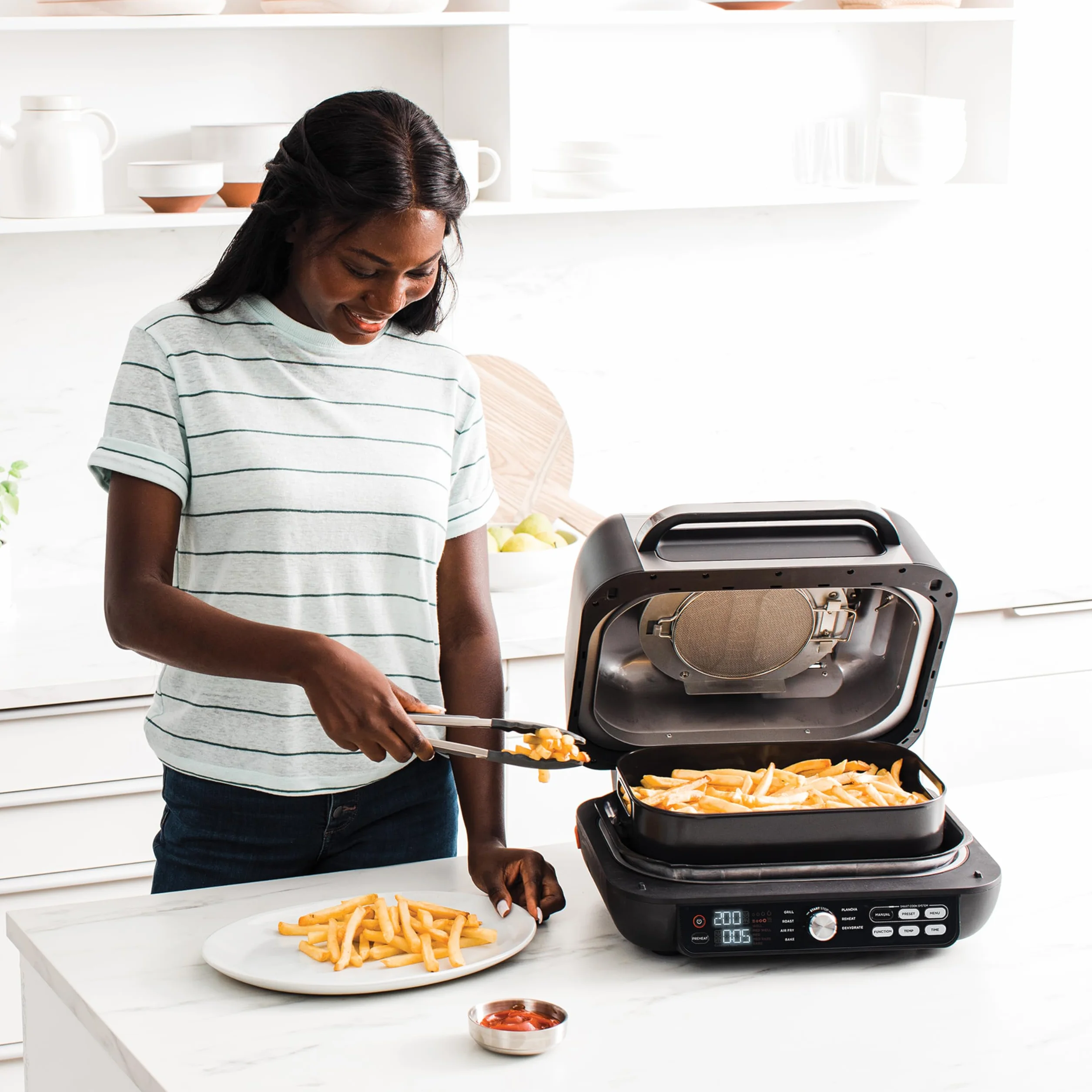 Ninja Foodi MAX PRO Grill, płaska płyta i frytkownica beztluszczowa z cyfrową sondą kuchenną i termometrem, 3,8 l, 7 funkcji gotowania w 1, części można myć w zmywarce, srebrno/czarny, AG651EU