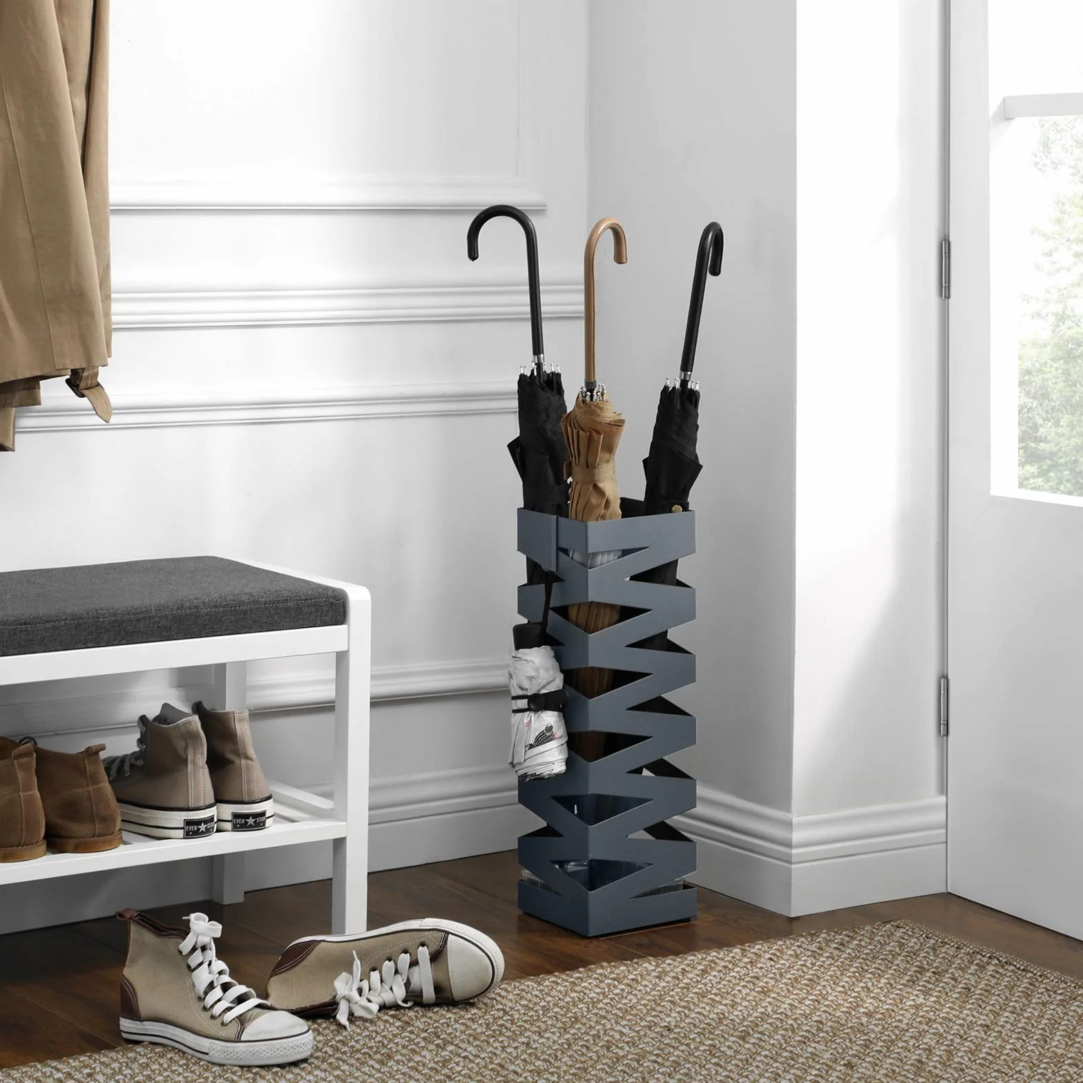 SONGMICS Stojak na parasole metalowy kwadratowy 4 haczyki tacka wodę 15,5x15,5x49 cm antracyt