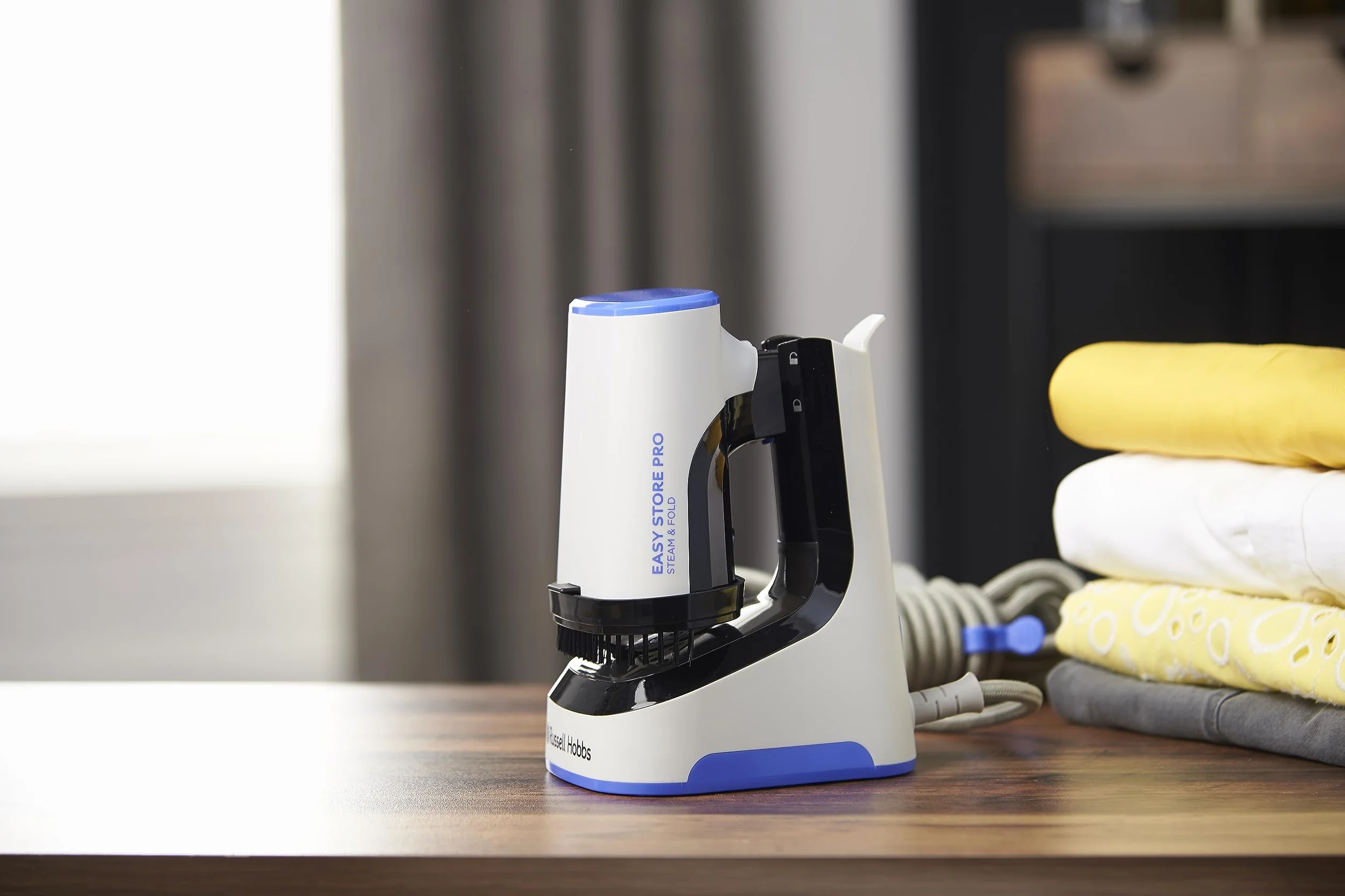 Russell Hobbs parownica do ubrań, mocna 1500W, składana i antybakteryjna, Steam Genie Easy Store, dezynfekuje, szybko się nagrzewa, zbiornik 150ml, dysza do tkanin, idealna w podróży, 26740-56