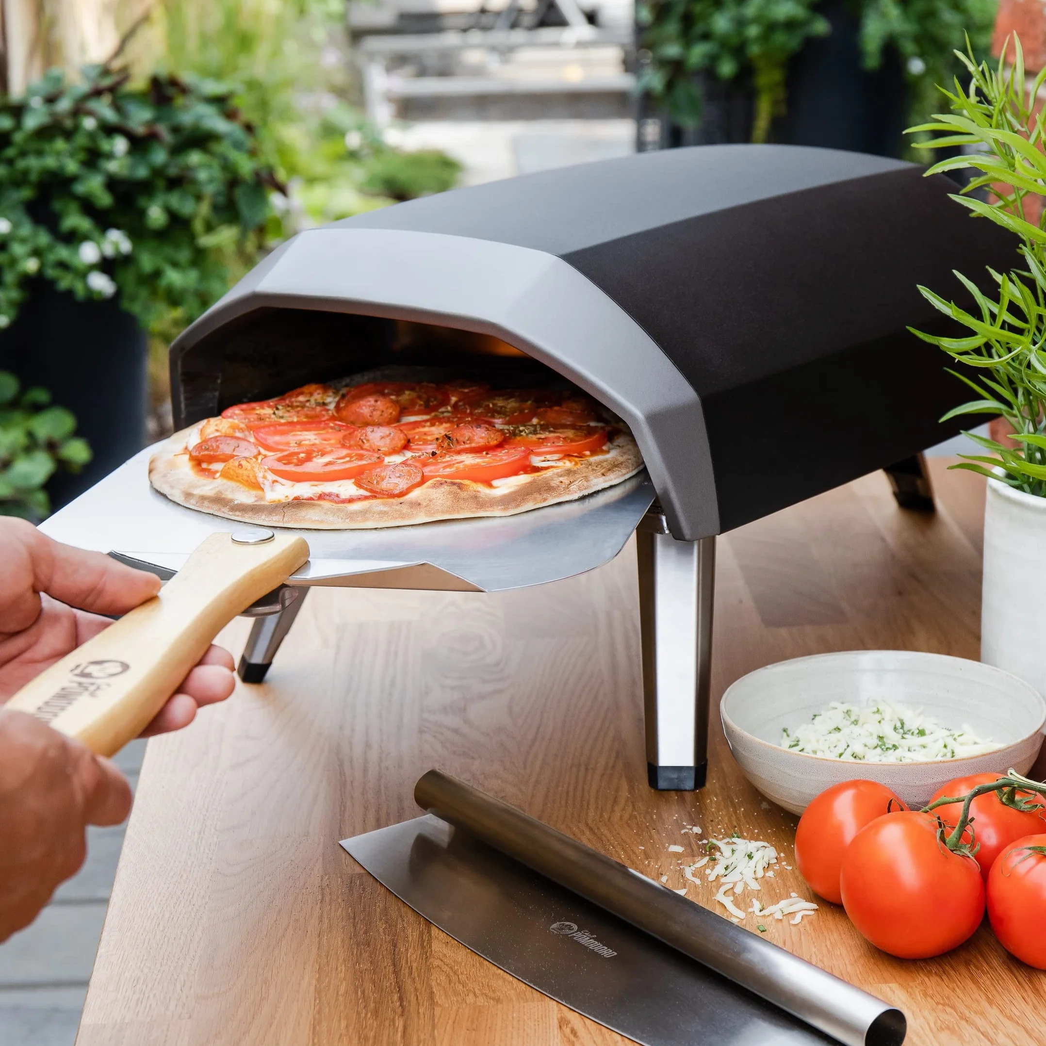 Chef Pomodoro - Obieraczka do pizzy 30 x 36 cm, Łopatka do pizzy z bezpiecznym stopniem i składaną drewnianą rączką ułatwiającą przechowywanie, Obieraczka do pizzy Gourmet Luxury