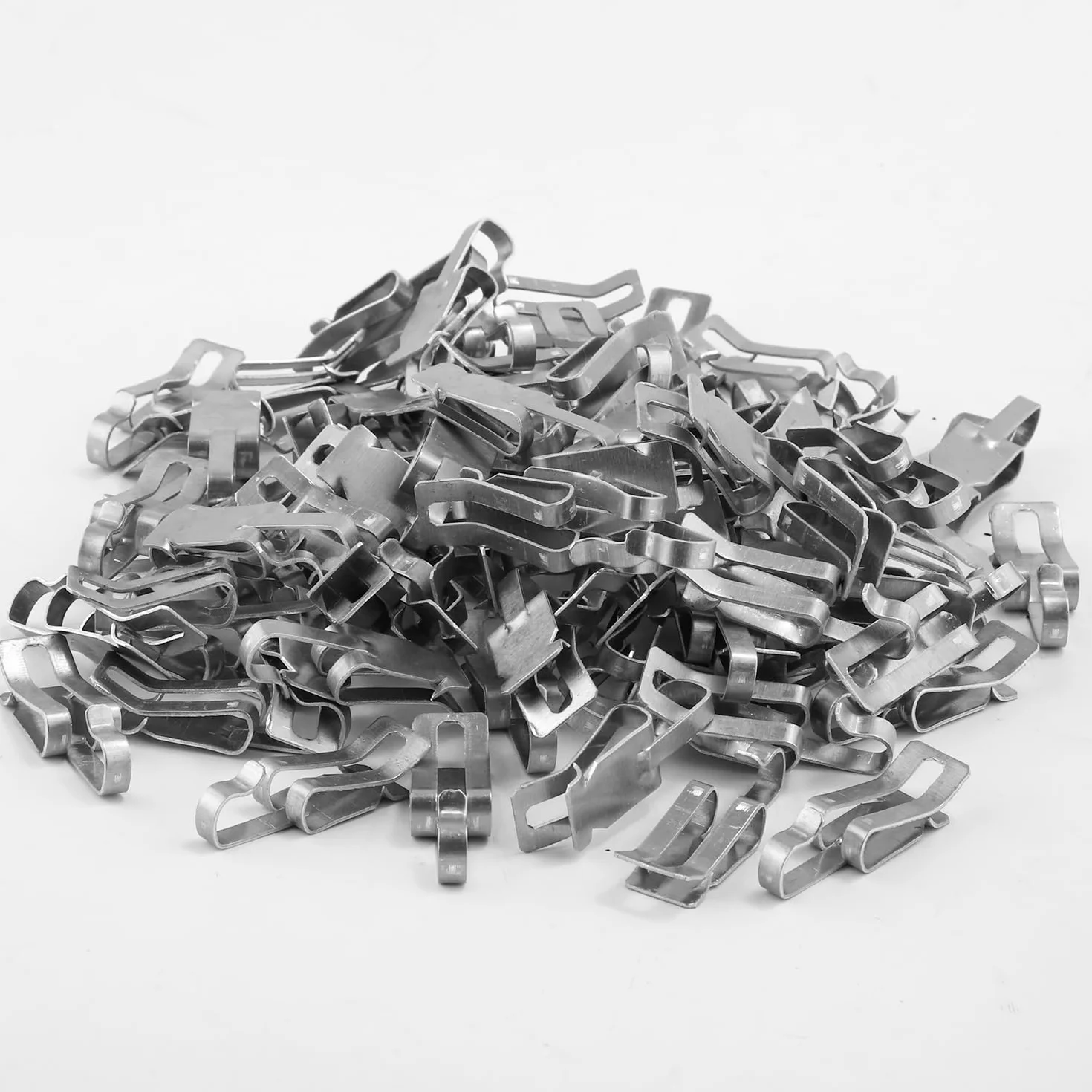 100 Sztuk Klipsy do Lampek Swiatecznych, Metal Klipsy Rynnowe Haczyki do Wieszaków na Lekkie Wieszaki na Zewnatrz Sznurek Lampki Choinkowe Dach Wiszace Wakacje Boze Narodzenie Dekoracje