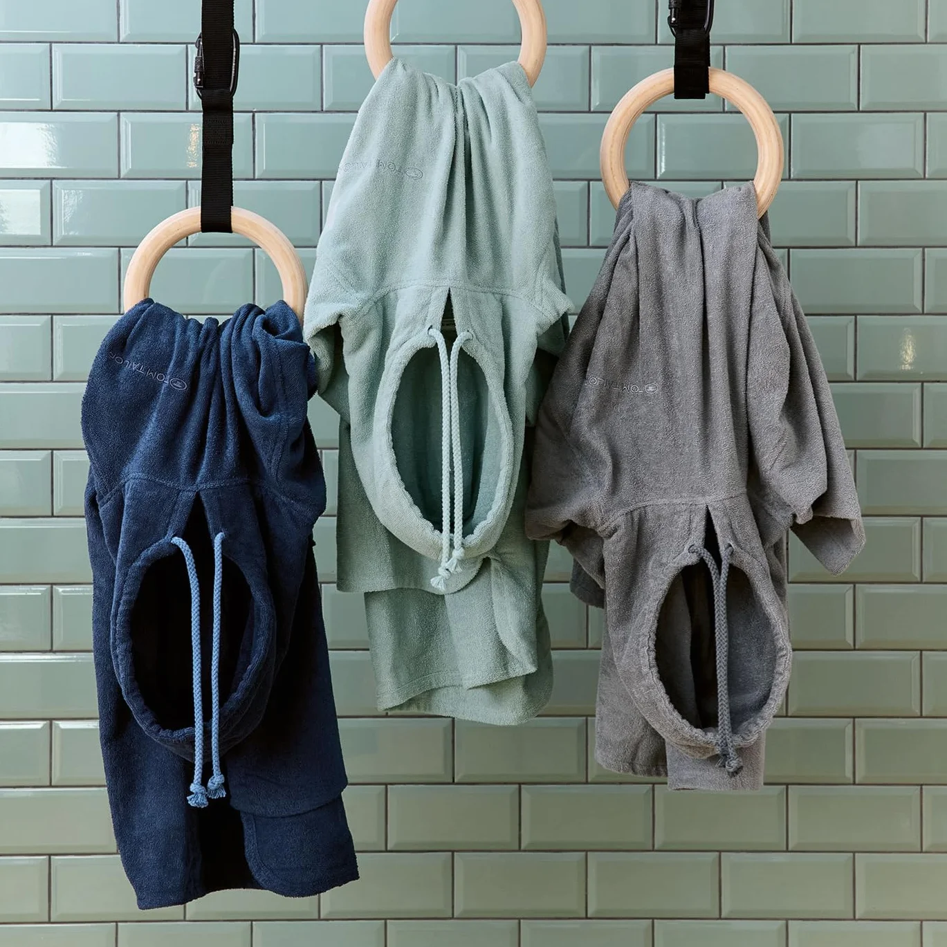 TOM TAILOR Ponczo surfingowe dla kobiet i mężczyzn, L-XL, 100% bawełna/frotte, ponczo kąpielowe z kapturem, kieszenią na brzuchu i haftem z logo, niebieskie (granatowe)