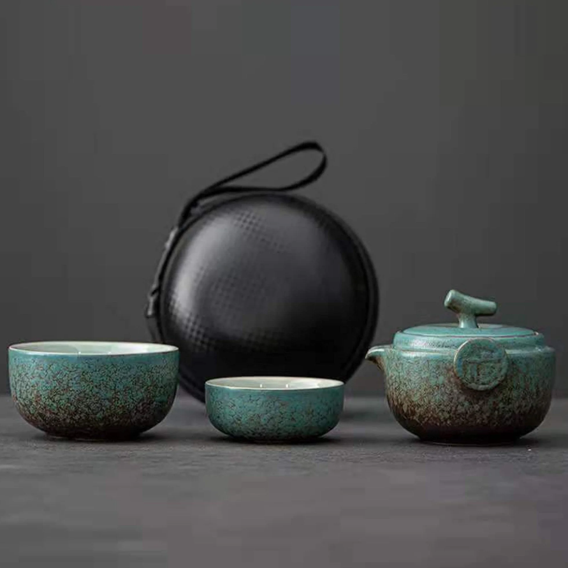 Ceramiczny podróżny zestaw do herbaty Gongfu - Wspaniały chiński zestaw do herbaty z czajniczkiem i 2 filiżankami do herbaty, przenośne etui..