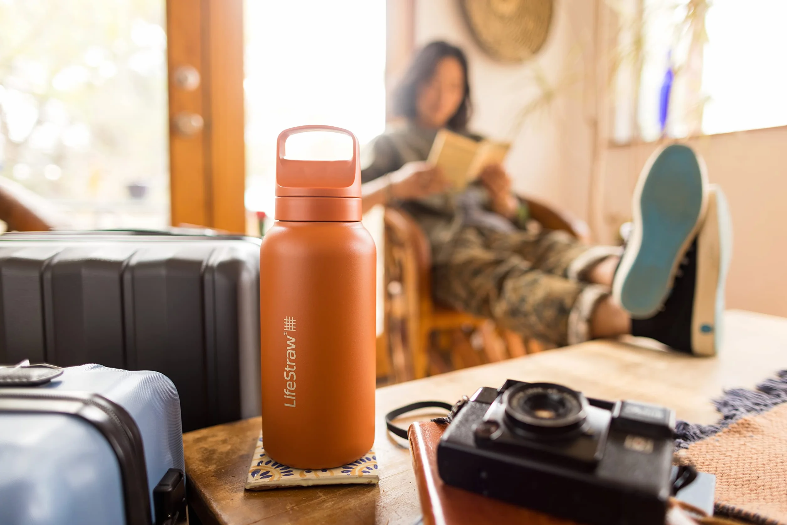 LifeStraw Seria Go – izolowana butelka z filtrem wody ze stali nierdzewnej do podróży i codziennego użytku, usuwa bakterie, pasożyty i mikroplastiki, poprawia smak, 1 l, biały polarny