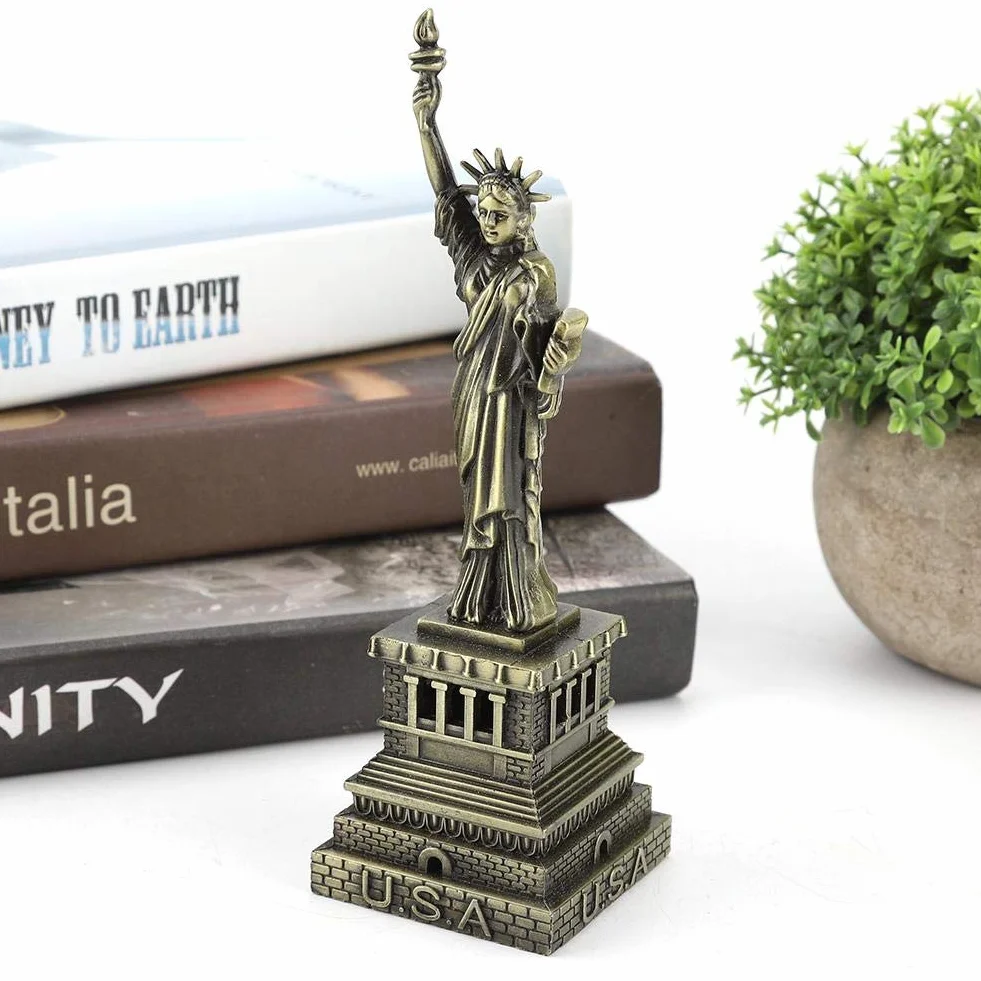 Metalowa Statua Wolności Dekoracyjna Miedź Figurka Nowego Jorku Pamiątka H: 15 cm