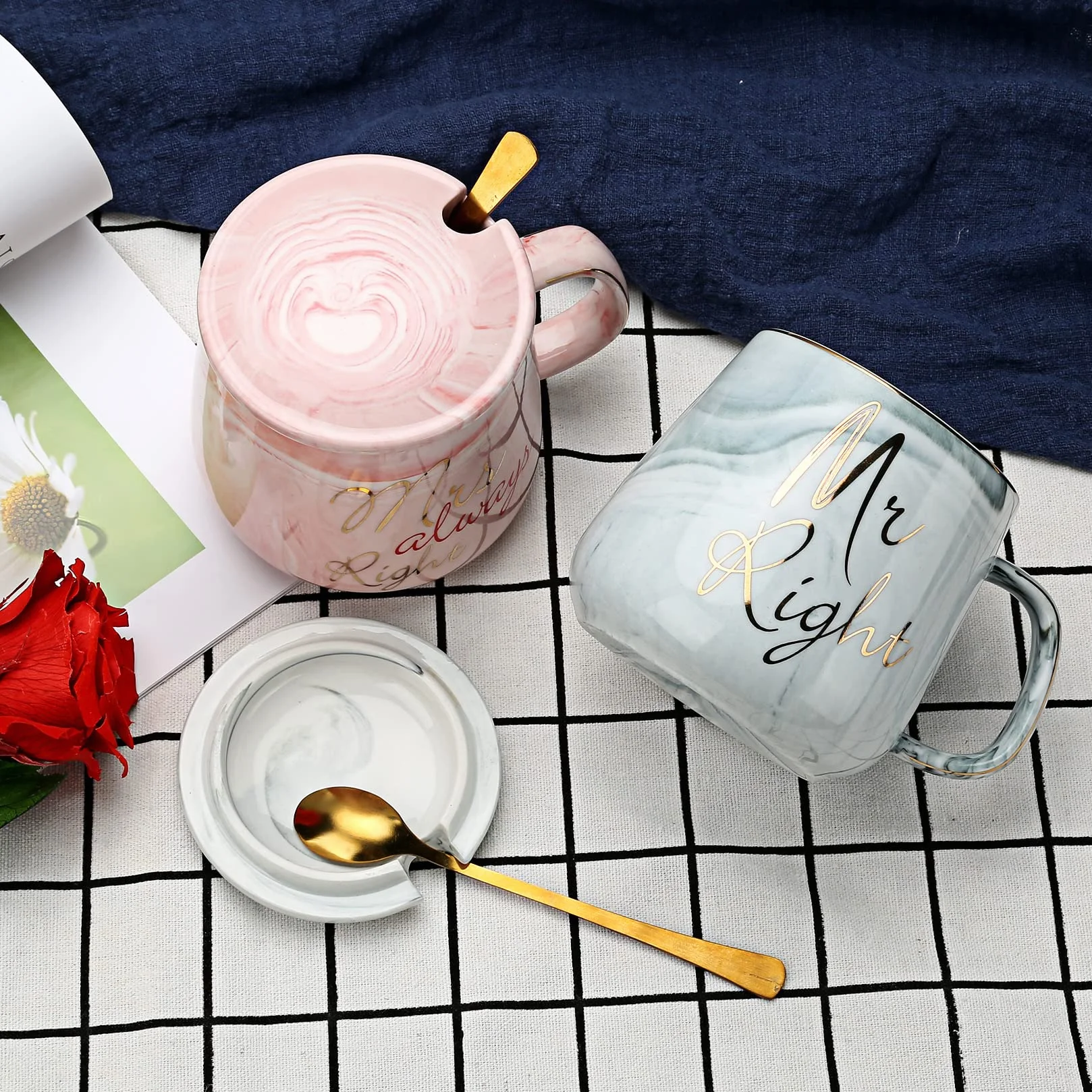 Mr Right and Mrs Always Right Ceramiczne Kubki Do Kawy Zestaw 2-13 Oz Para Filiżanka Herbaty z Pokrywką i Łyżką, Marmurowe Kubki Prezenty Ślubne dla Pary Młodej (Różowy, Szary)