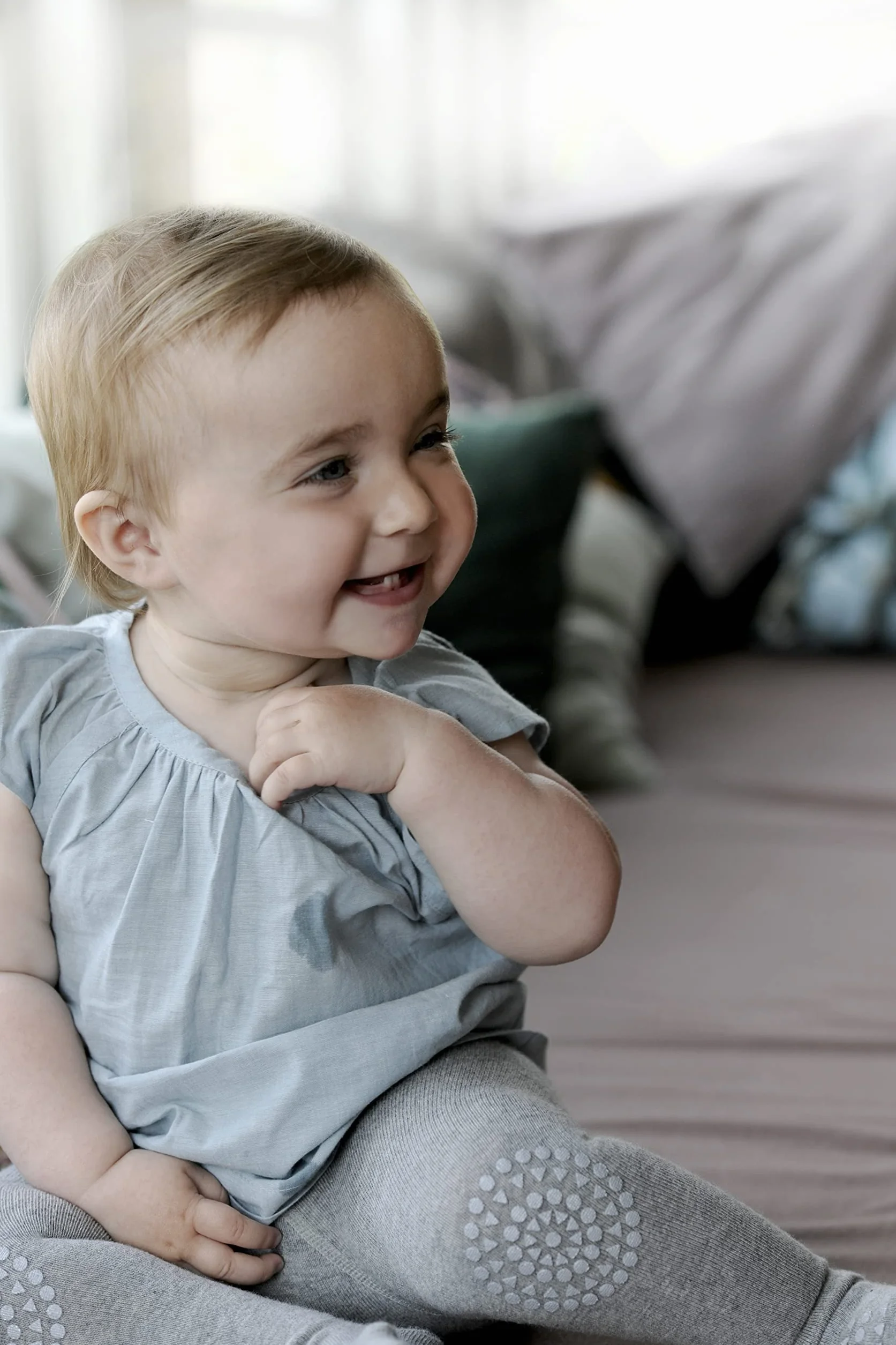 GoBabyGo Oryginalne antypoślizgowe rajstopy do raczkowania dla niemowląt | antypoślizgowe tworzywo ABS dla aktywnych dzieci w wieku raczkowym | stretch bawełniany | 6 – 12 m i 12 – 18 m | 11 kolorów