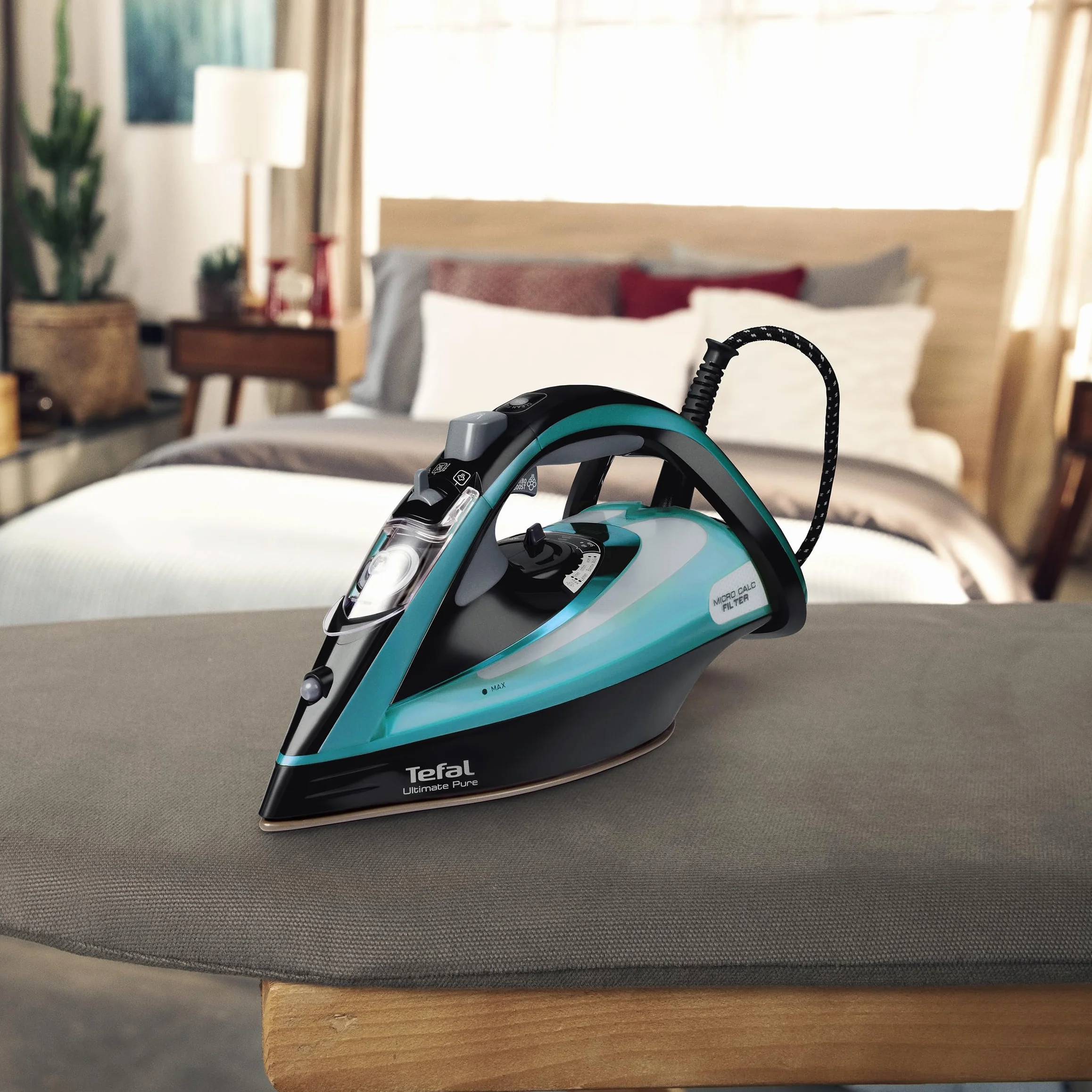 TEFAL FV9844 Ultimate Pure Żelazko, 3200W, uderzenie pary 250 g/min, stopa Durilium AirGlide Autoclean, 0,35 l, Czarny/Niebieski