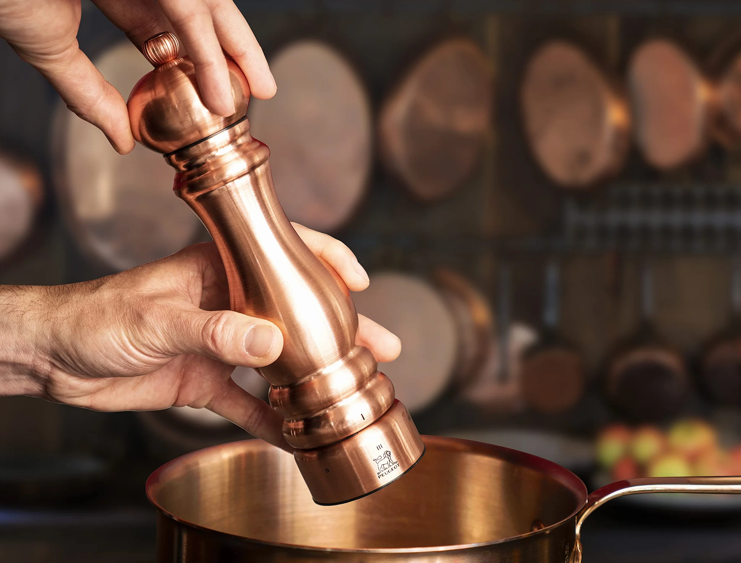 PEUGEOT Paris Chef u'Select młynek do soli 22 cm + sól kamienna w zestawie - wykonany ze stali nierdzewnej - 6 wstępnie zdefiniowanych ustawień mielenia - wyprodukowano we Francji - kolor miedzi