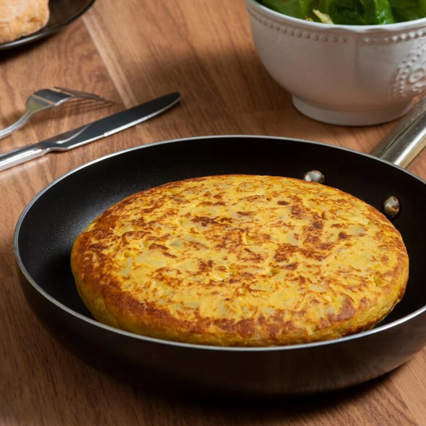 Talerz Gira Tortillas 29 cm, pokrywka z klapką, wytrzymały plastik, bez BPA