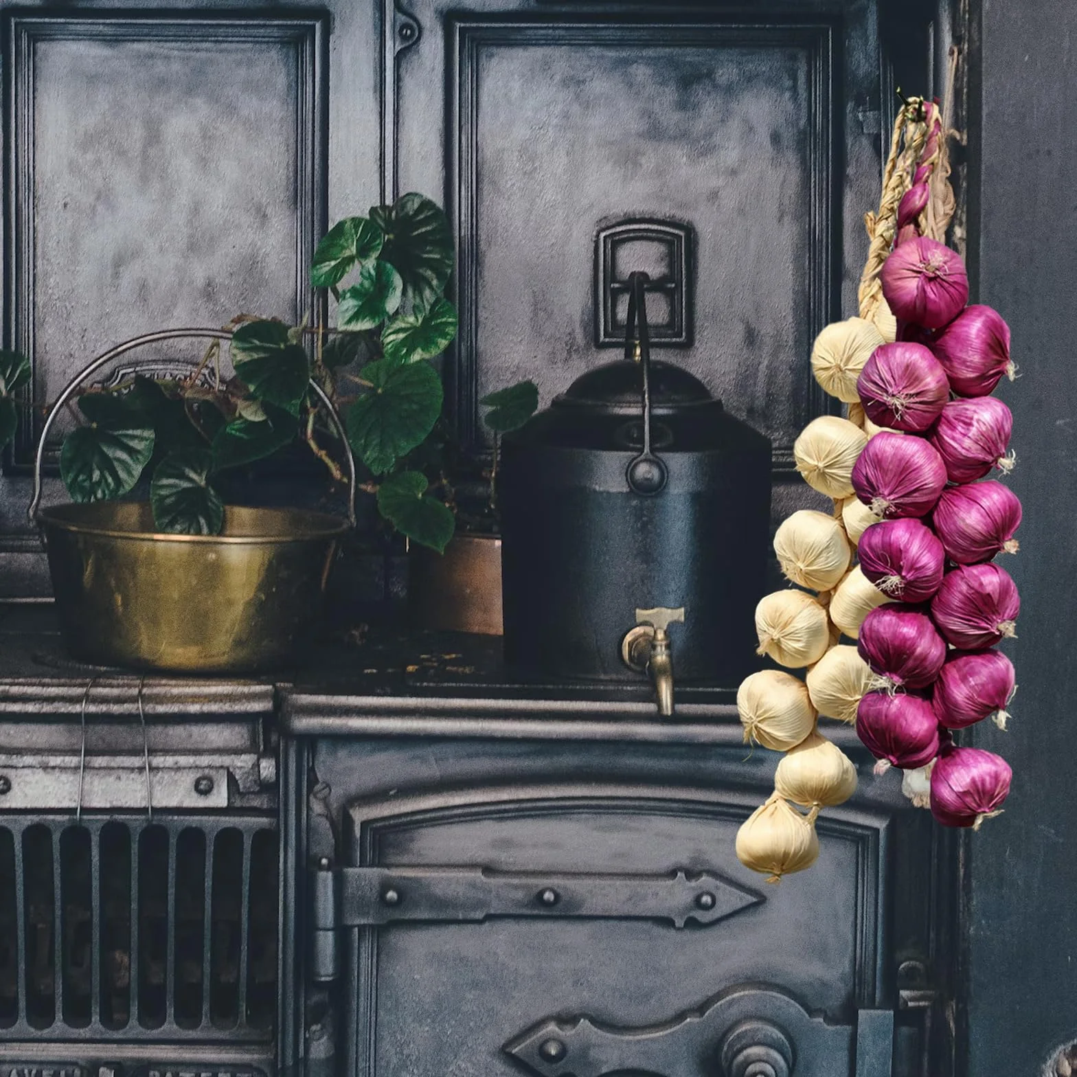 Sztuczne warzywa czosnek cebula sznurek dekoracyjny realistyczny plastik dekoracja kuchni ozdoba domu 2 sztuki