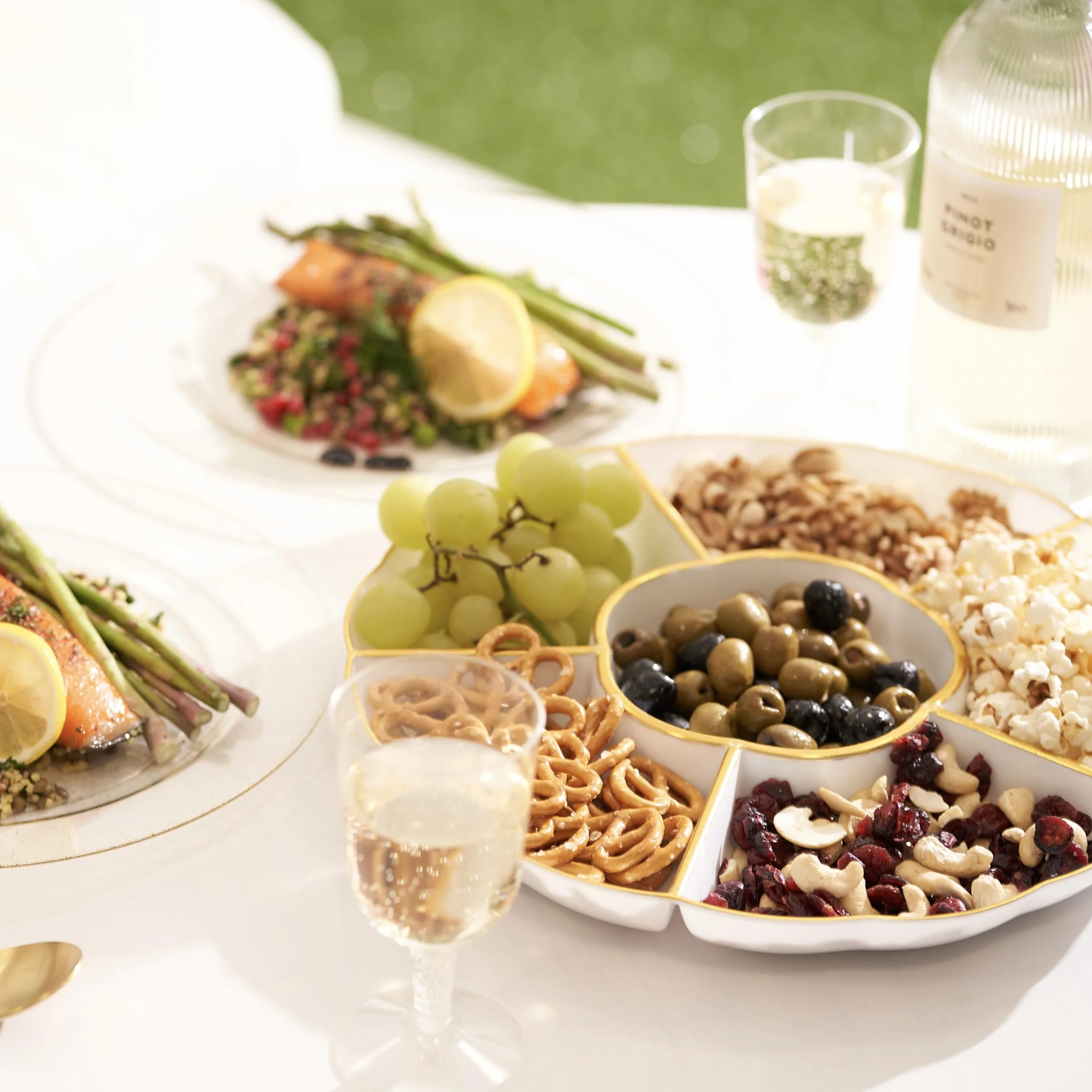 Pack of 5 Round Compartment Trays with 6 Sections, Reusable Party Platters 12'' (30 cm)