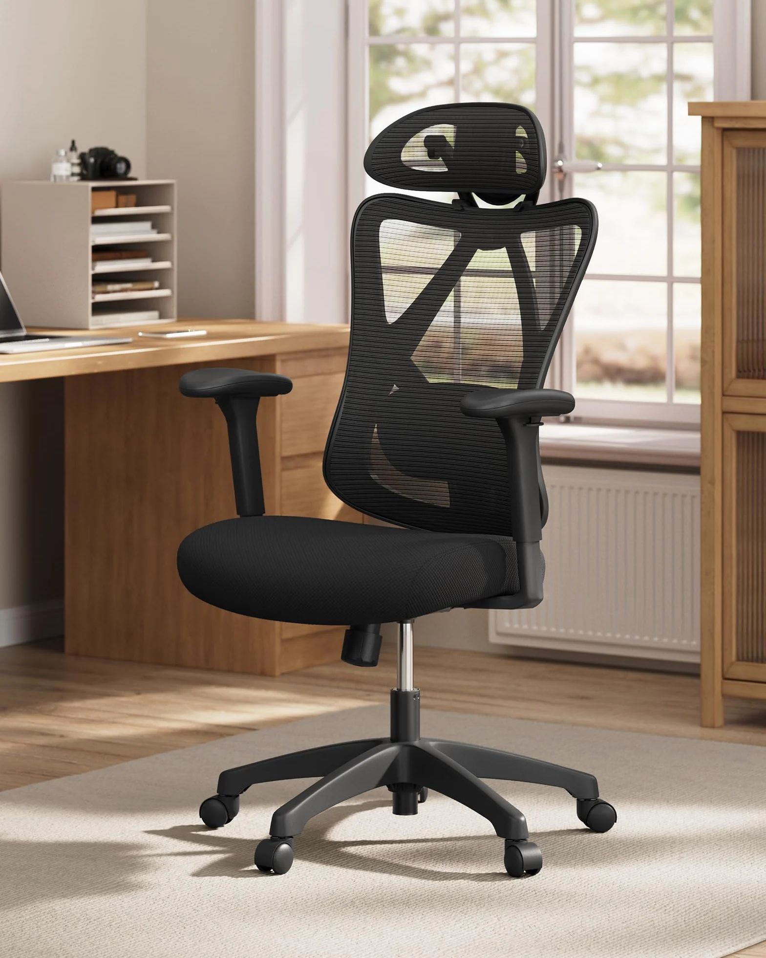SONGMICS Ergonomiczne krzesło biurowe siatkowe, regulowana poduszka lędźwiowa, nośność 150 kg, czarny