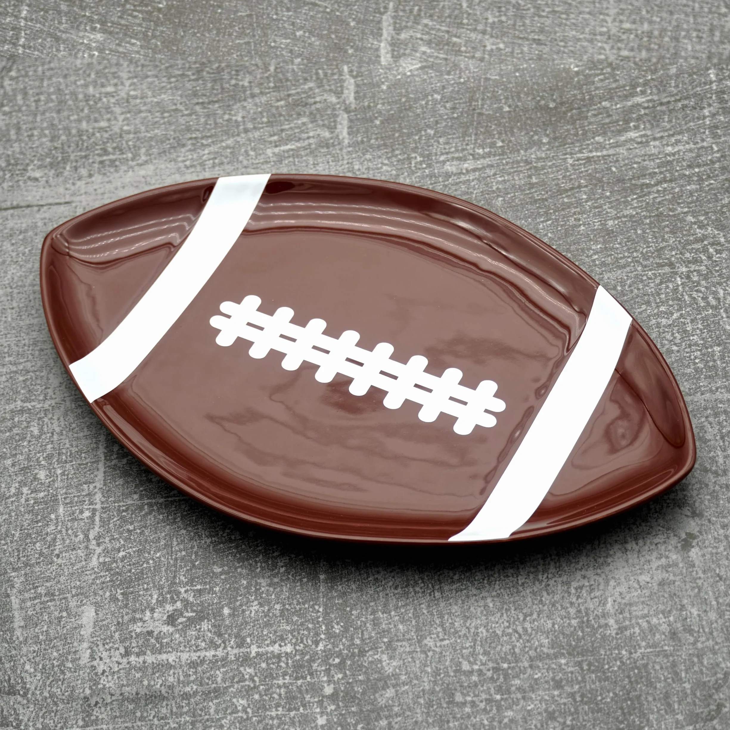Talerz ceramiczny American Football 30,5 x 19 cm – talerz do serwowania w kształcie piłki nożnej