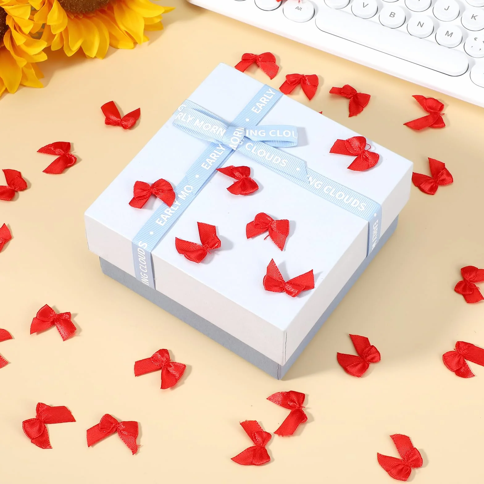 Kokardki satynowe małe czerwone 100 szt. do rękodzieła scrapbooking akcesoria do włosów