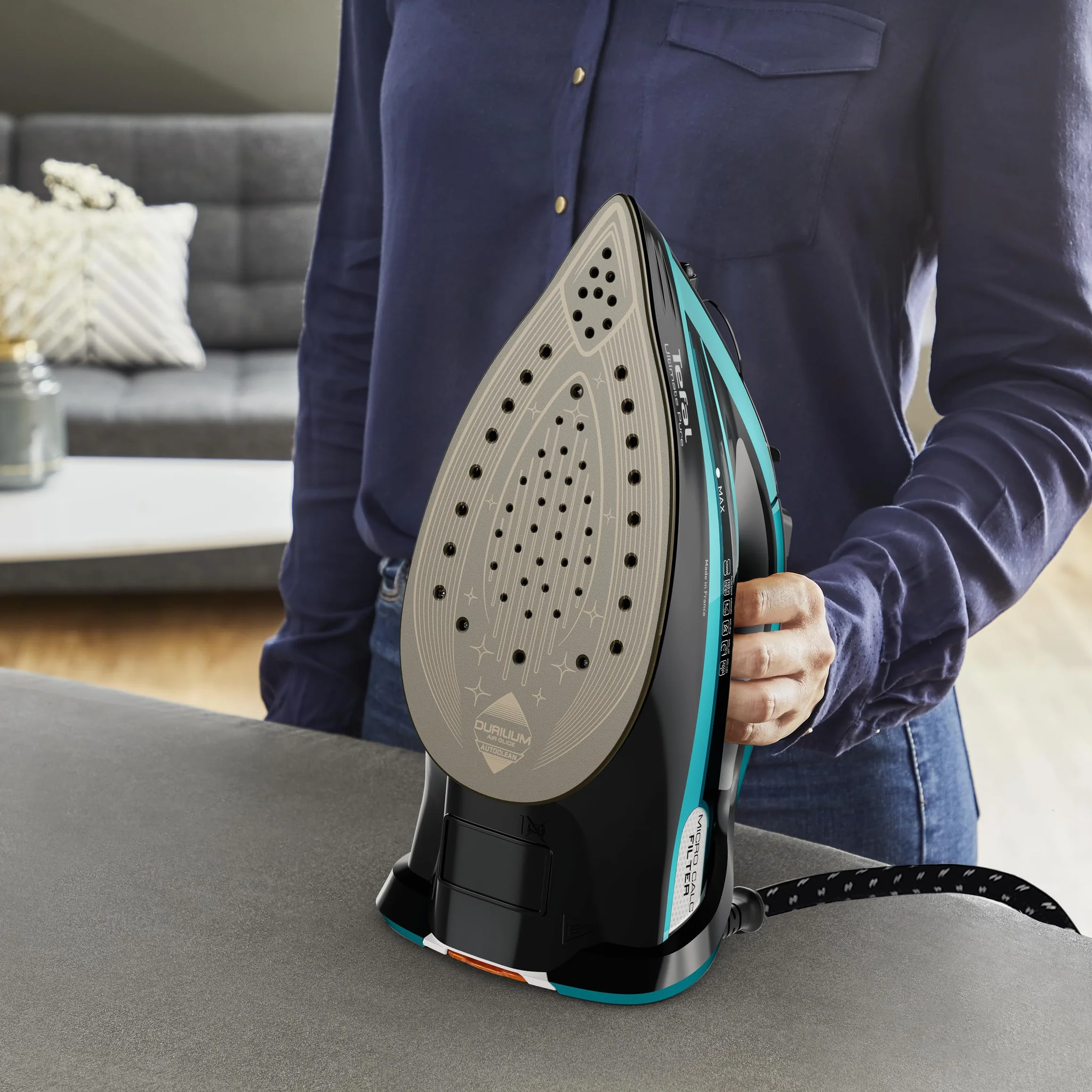 TEFAL FV9844 Ultimate Pure Żelazko, 3200W, uderzenie pary 250 g/min, stopa Durilium AirGlide Autoclean, 0,35 l, Czarny/Niebieski