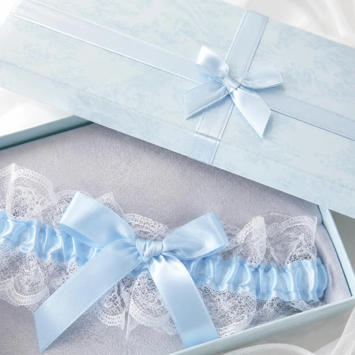 Niebieska podwiązka ślubna, koronkowa podwiązka dla panny młodej z kokardką, coś niebieskiego dla panny młodej, akcesoria ślubne, biżuteria ślubna Wedding Garter z pasującym pudełkiem prezentowym