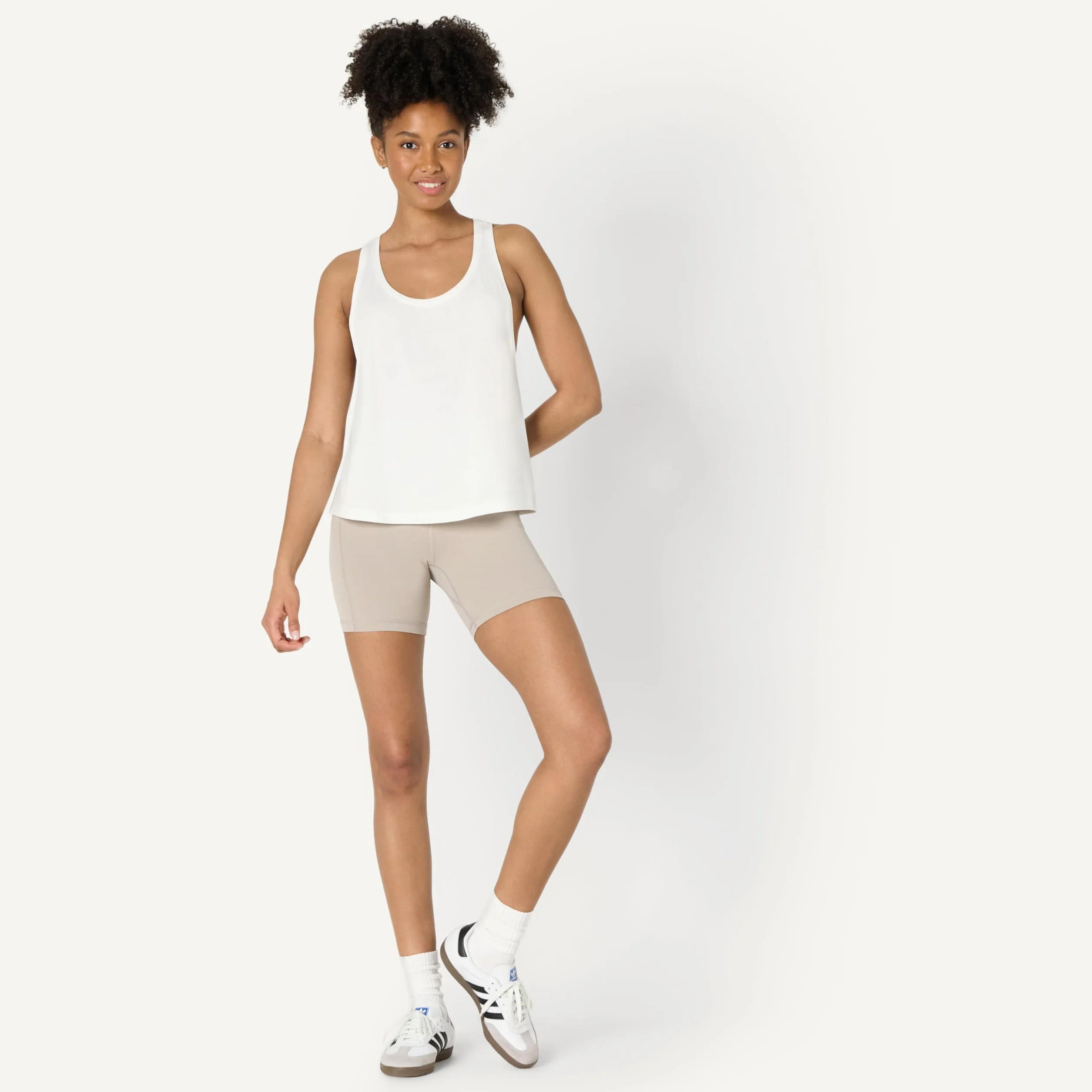 Amazon Essentials Damska koszulka sportowa z miękkiej bawełny typu racerback luźny krój lekka koszulka do ćwiczeń jogi z opuszczonymi otworami na ramiona