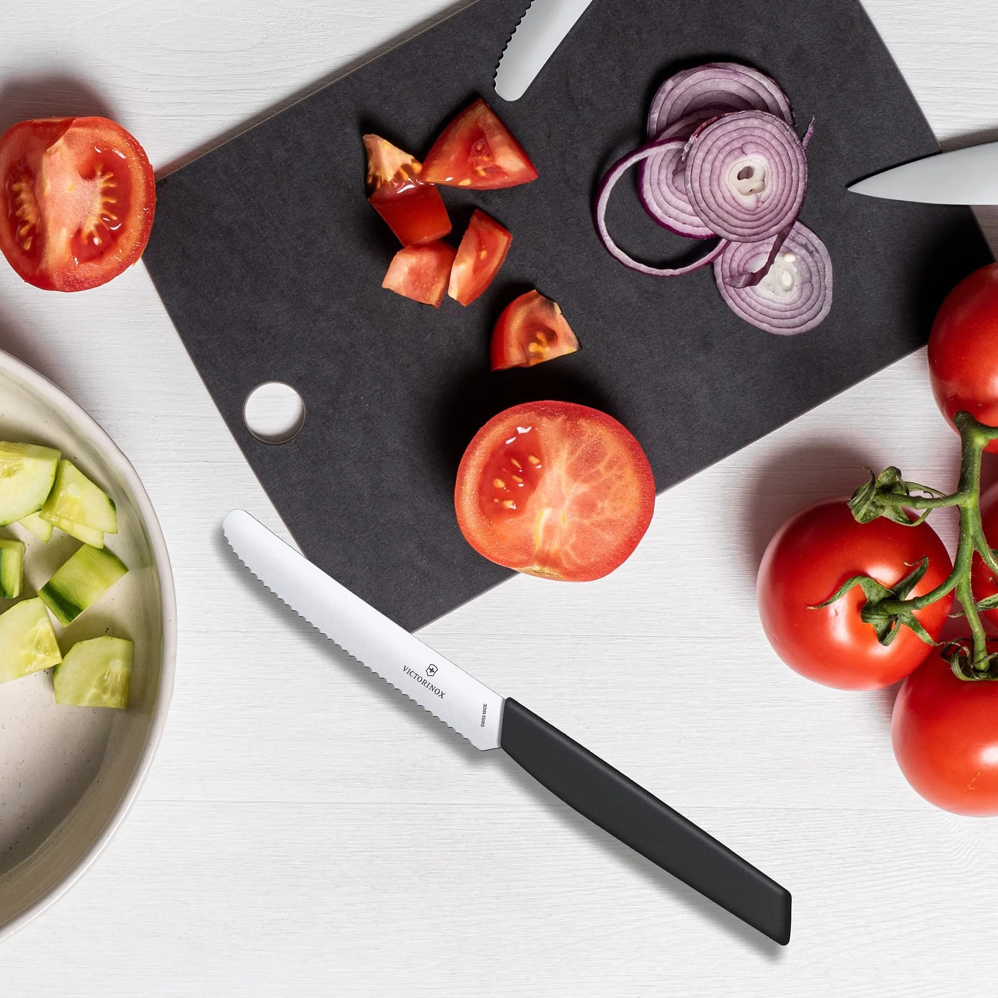 Victorinox Swiss Modern nóż do pomidorów 11 cm czarny