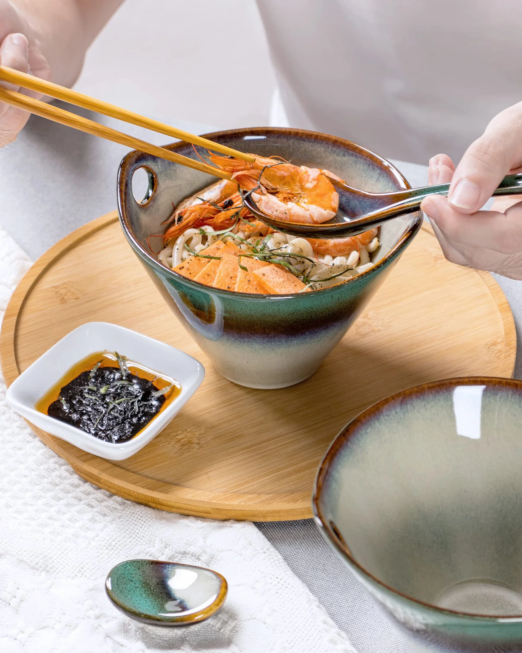 HENXFEN LEAD Porcelanowe miski do Ramen, zestaw 2 sztuki po 600 ml, japońskie ceramiczne miski do zupy z pałeczkami i łyżką do zupy, sałatki, makaronu, płatków zbożowych i makaronu - zielone