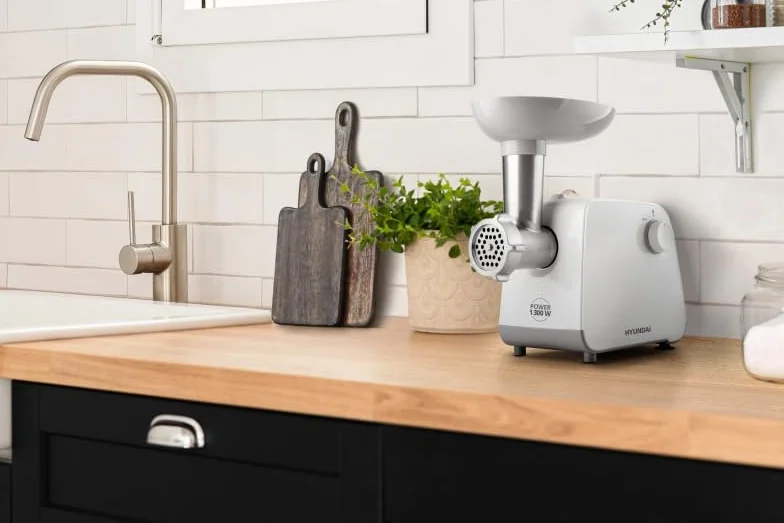 Maszynka do mięsa MG740 I robot kuchenny I 1300 W I mielenie, tarcie, krojenie, napełnianie kiełbasą I nóż mielący ze stali nierdzewnej I funkcja odwrotna I ochrona silnika I