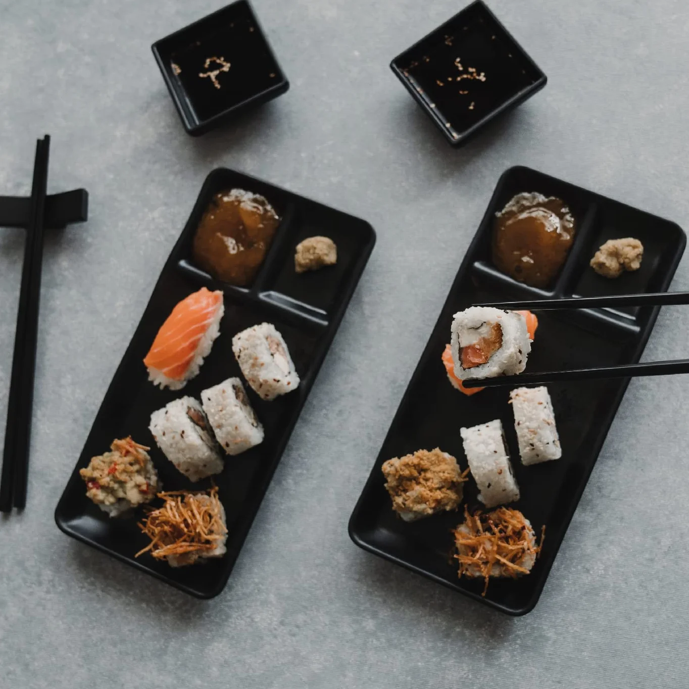 Japoński zestaw talerzy do sushi 16-częściowy, czarny