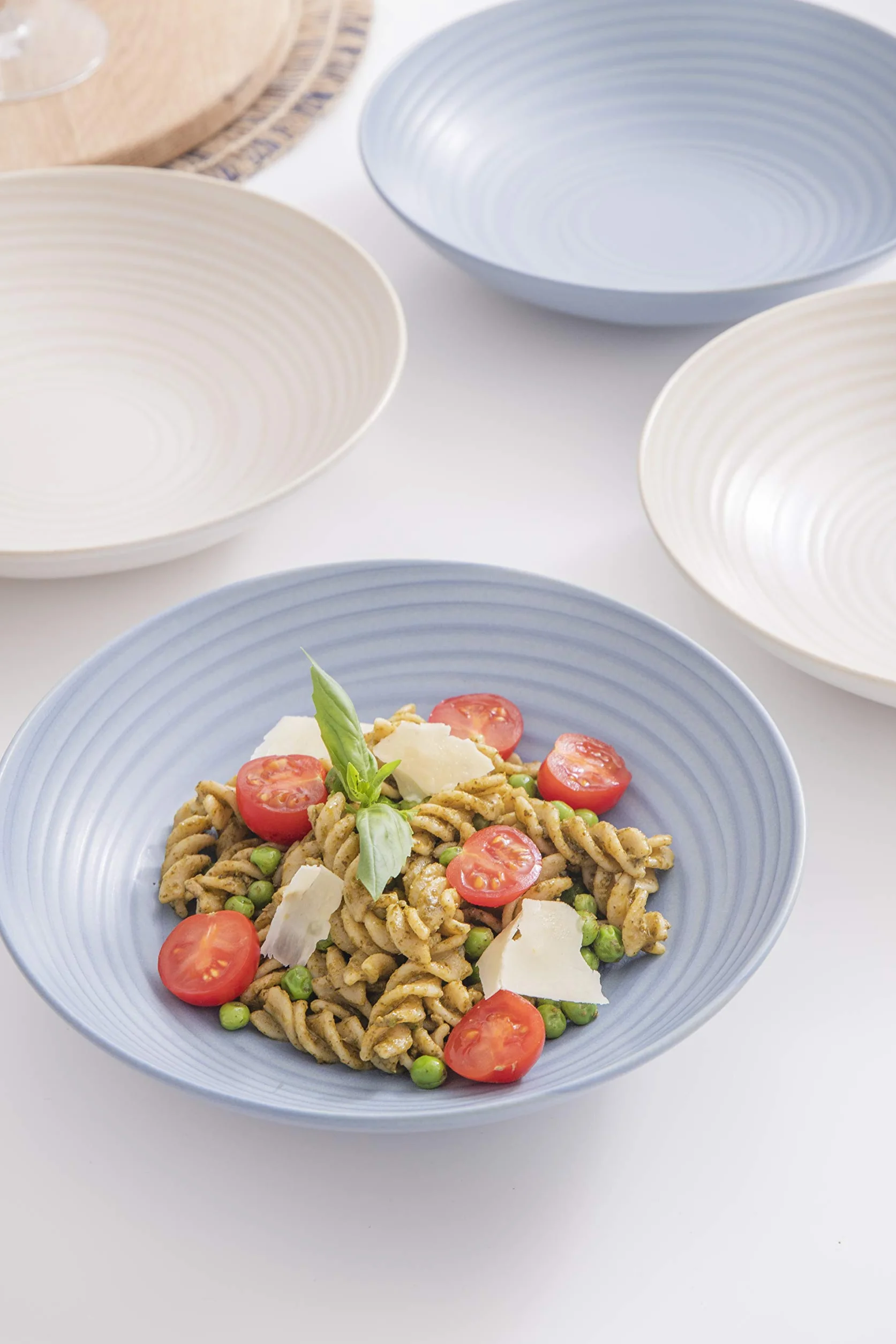 KitchenCraft Zestaw 4 misek do makaronu w pudełku na prezent, idealny do ramen i ryżu, bezołowiowa kamionka szkliwiona, niebieski/kremowy, 22 cm