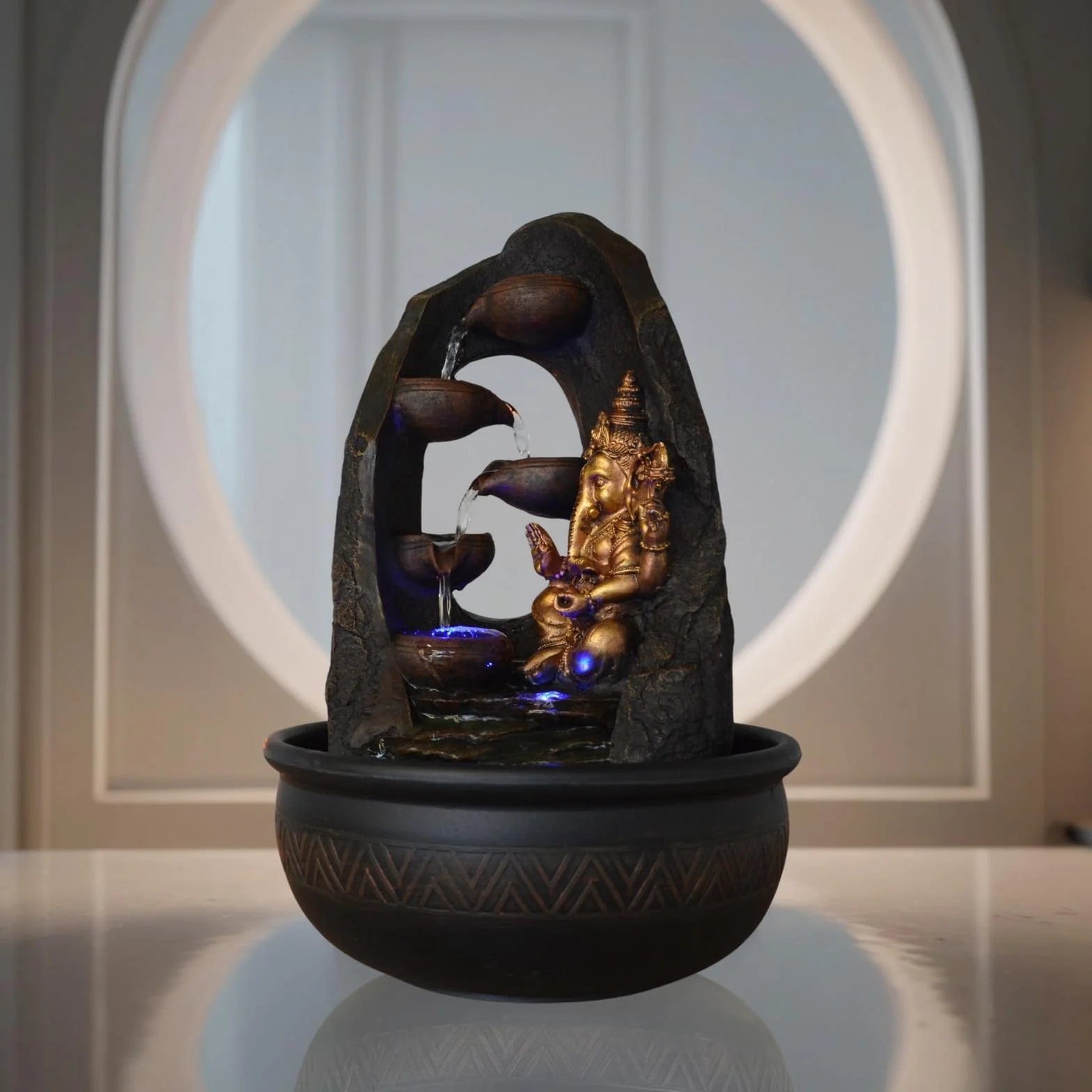 Budda Ganesh fontanna wewnętrzna z kolorowym światłem LED - dekoracja Feng Shui Zen - wspornik łóżka - wys. 40 cm - Mystic Zen'light