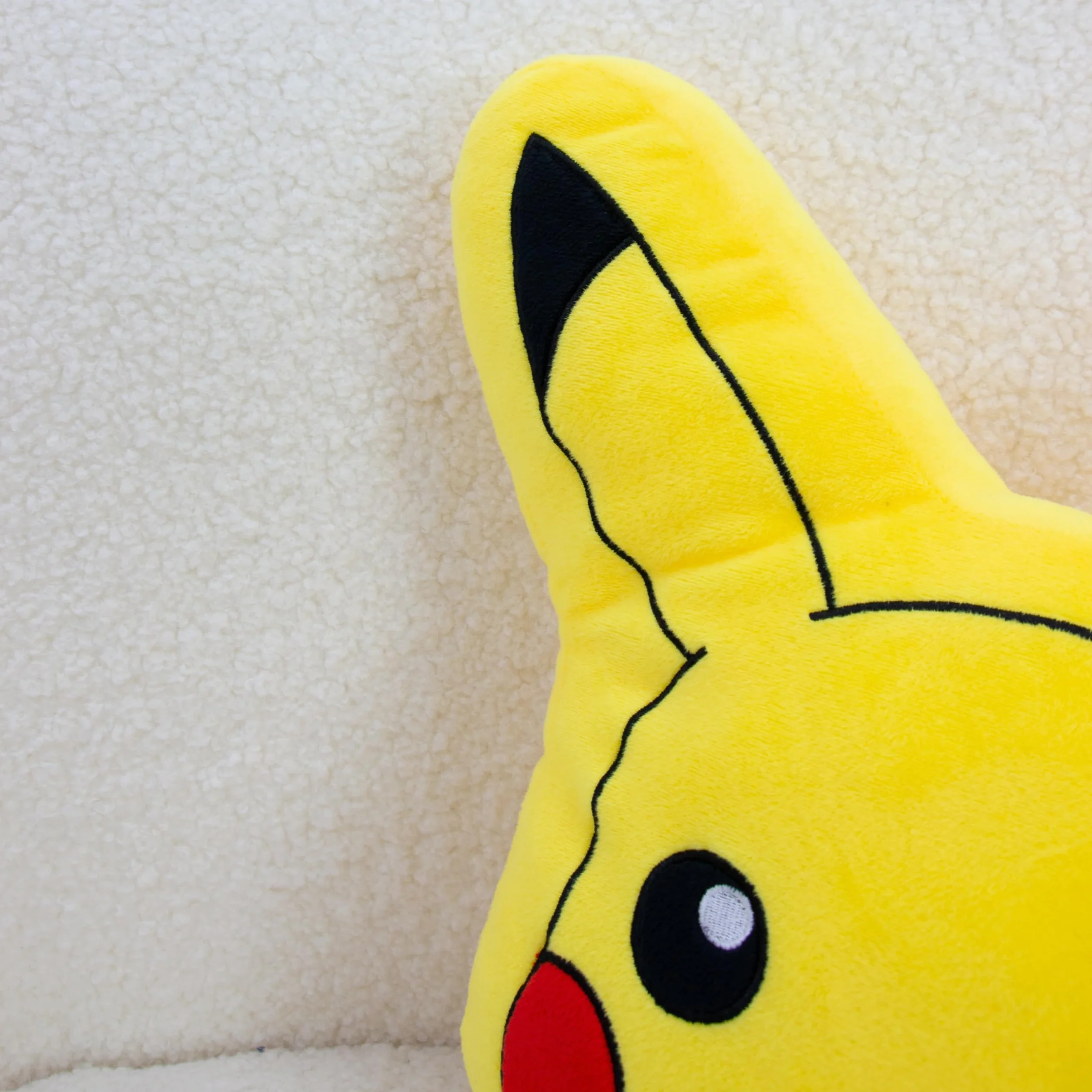 Character World oficjalna poduszka Pokemon Pikachu plusz 35 cm x 35 cm