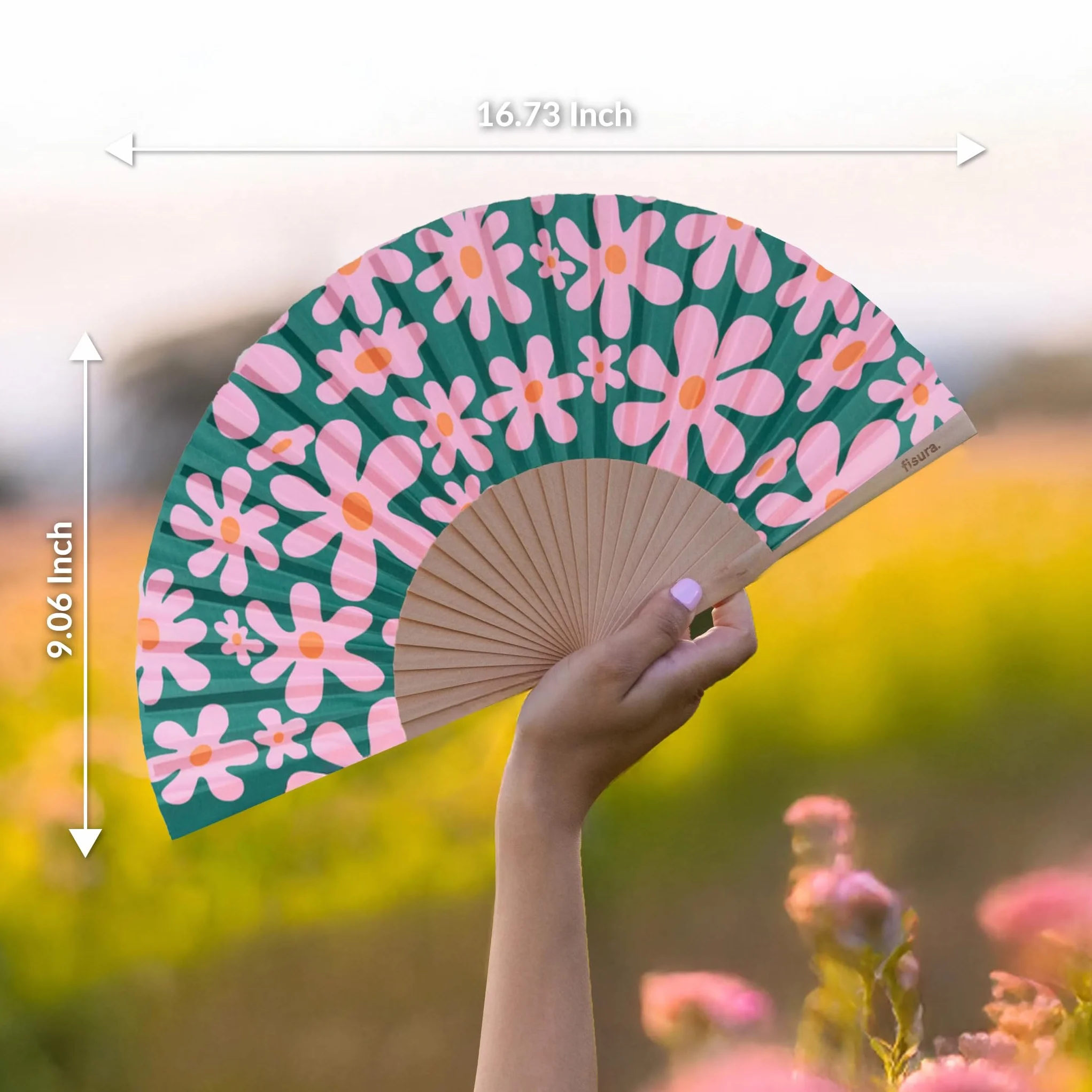 Fisura – Oryginalny wachlarz z retro kwiatowym wzorem, elegancki i modny. Drewniany model w różowo-zielonej kolorystyce. Zawiera praktyczny pasek. Wymiary: 42,5 x 23 cm