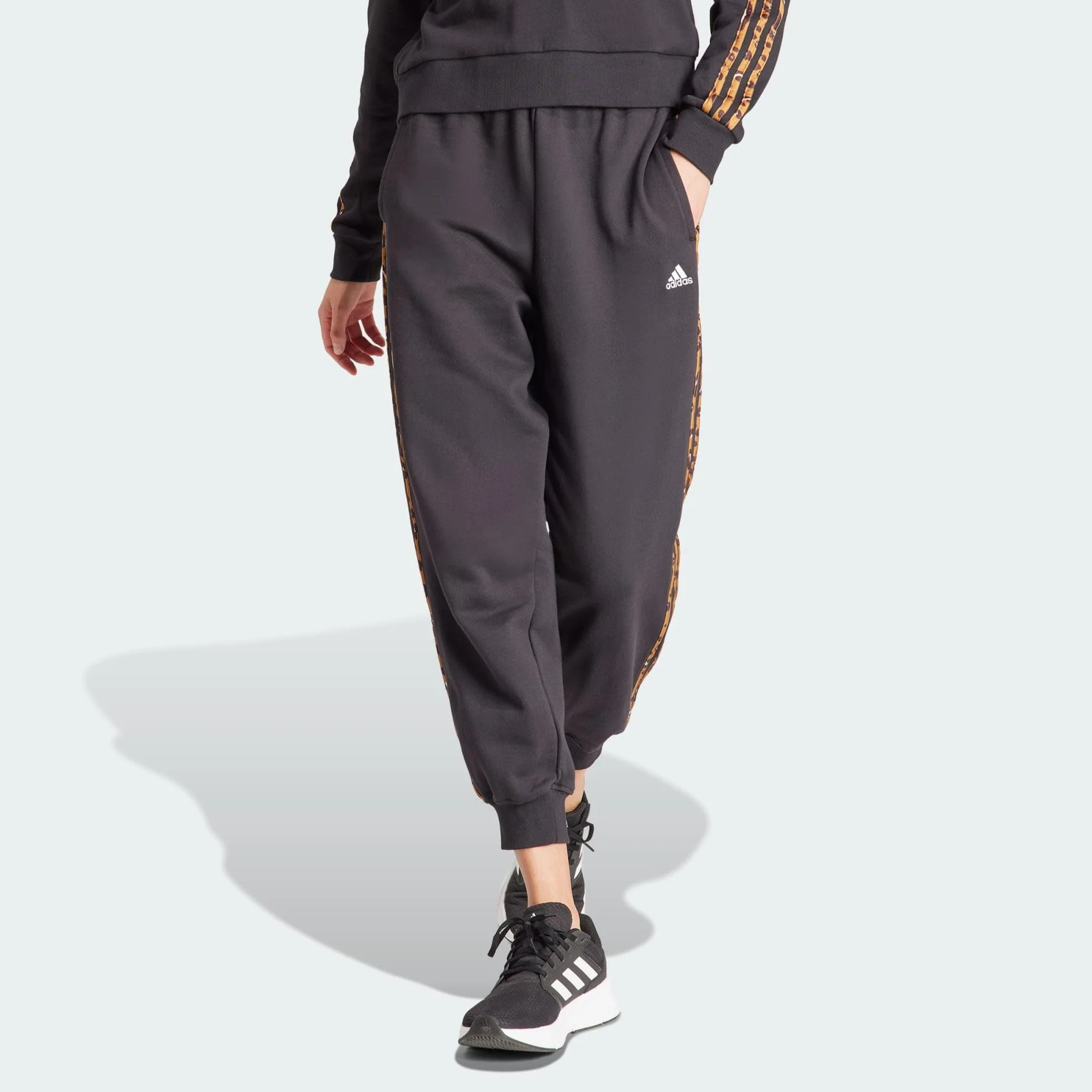adidas Spodnie Essentials 3 Paski Nadruk Zwierzęcy 7/8 - Spodnie Kobiety