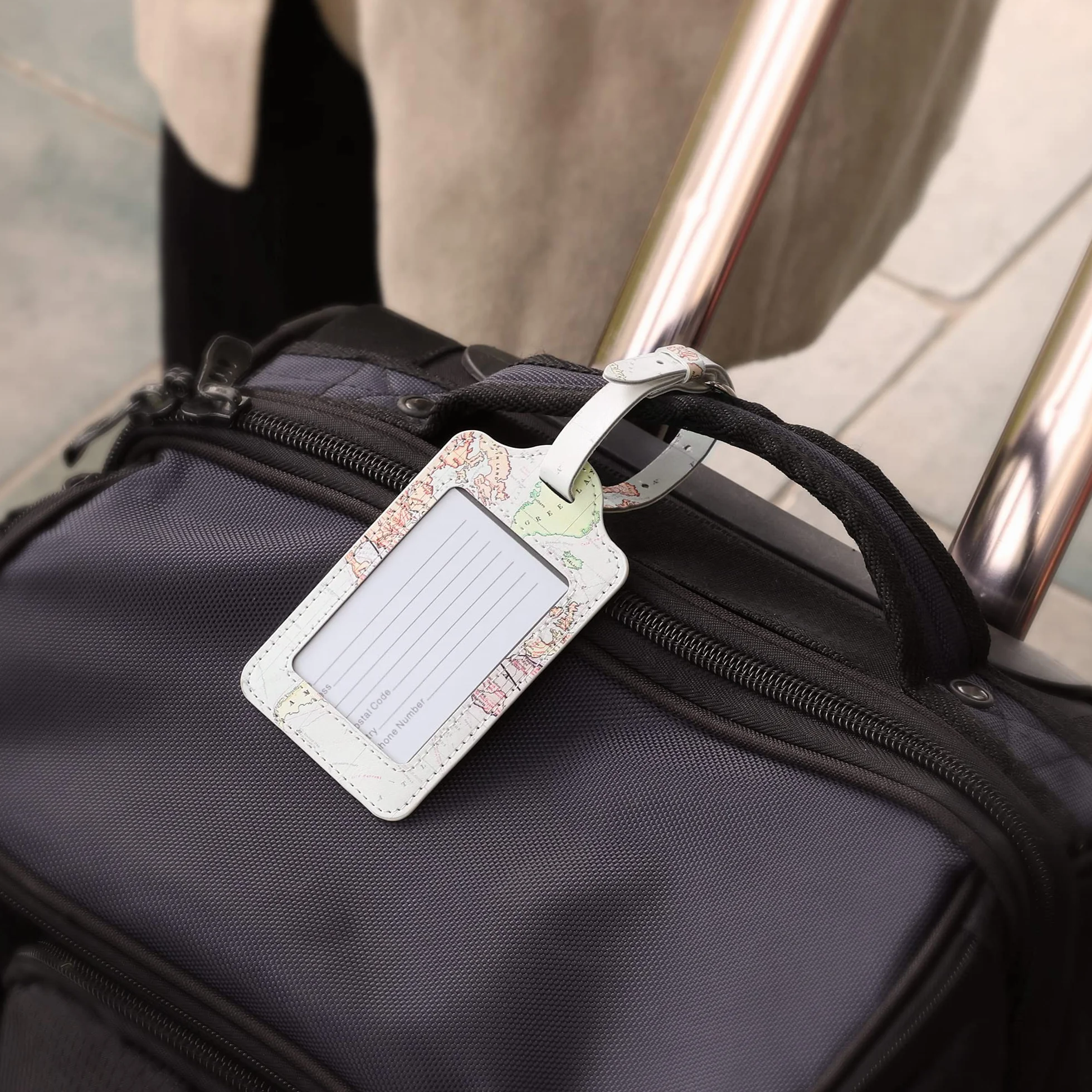 Kwmobile 2X Zawieszka do walizki z nazwą i adresem - etykieta na walizce, plecaku szkolnym, bagażu podróżnym - zawieszka do bagażu czarna, Napis Travel czarny wielokolorowy, 11 x 7 cm